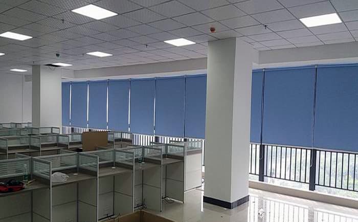 佛山禪城區華遠東路發展大廈辦公室遮光卷簾工程案例