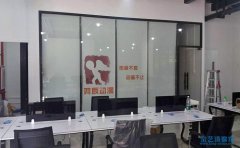 卷簾窗和百葉窗哪個好？卷簾窗和百葉窗兩者的比較